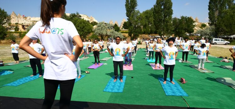 Hindistan'ın Ankara Büyükelçiliği “Dünya Yoga Günü” etkinliğinin final programını Kapadokya'da yaptı