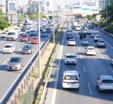 İstanbul'da kademeli normalleşmeyle trafikte yoğunluk yaşanıyor