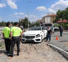 Kayseri'de iki otomobil çarpıştı: 8 yaralı