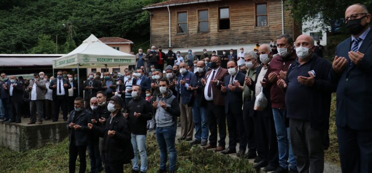 Mardin'deki trafik kazasında hayatını kaybeden Büşra öğretmen toprağa verildi