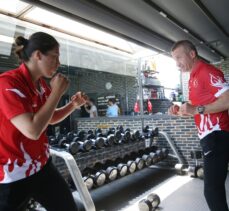 Milli boksör Busenaz Sürmeneli ilk kez katılacağı olimpiyatlardan altın madalyayla dönmeyi hedefliyor: