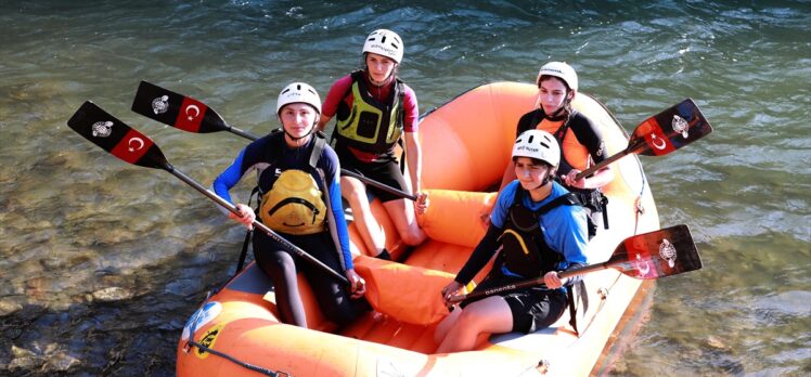 Rafting Kadın Milli Takımı, dünya şampiyonasına Fırtına Deresi'nde hazırlanıyor