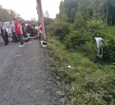 Samsun'da otomobilin aydınlatma direğine çarptığı trafik kazasında 3 kişi yaralandı