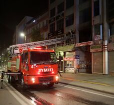 Sivas'ta alışveriş merkezinde çıkan yangın bir iş yerinde hasara yol açtı