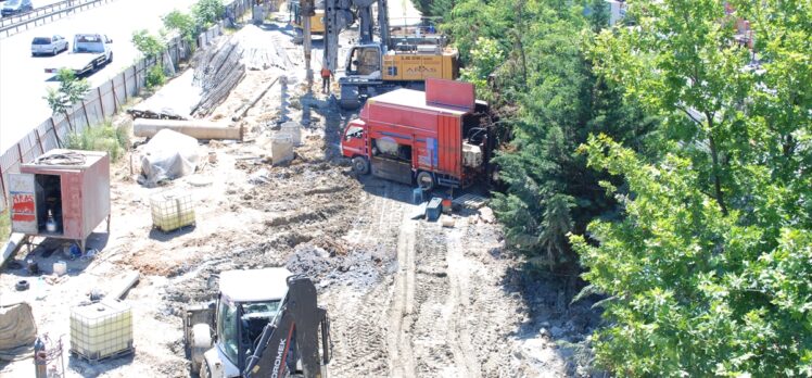 Sultanbeyli metro inşaatında ağaçların iş makinesiyle kırılması vatandaşların tepkisine neden oldu