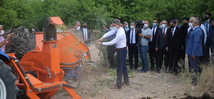 Tarım ve Orman Bakan Yardımcısı Tunç, Malatya'da tarım ve hayvancılık tesislerini ziyaret etti