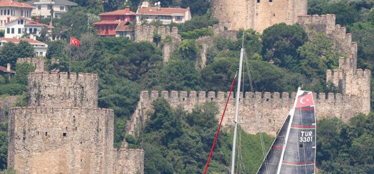 Teknesiyle ufukları aşan yelkenci, Türk denizlerini boydan boya geziyor