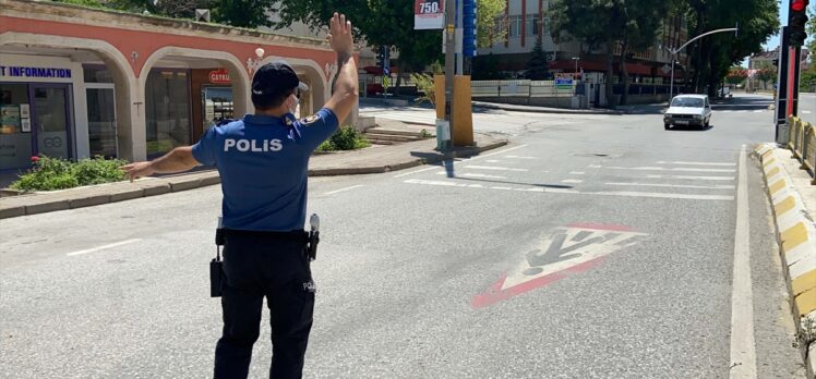 Trakya'da, Kovid-19 tedbirleri kapsamında uygulanan sokağa çıkma kısıtlaması denetimleri sürüyor