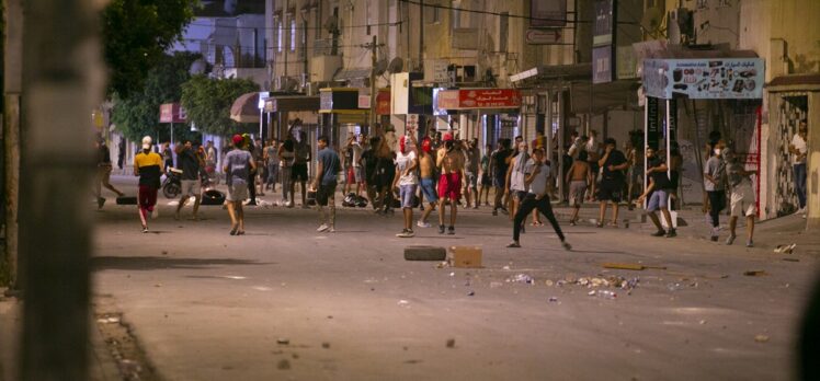 Tunus'ta gözaltına alınan gencin ölümüne yönelik protestolar sürüyor