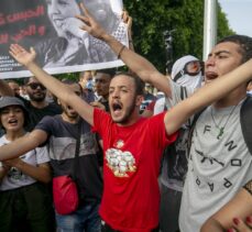 Tunus'ta, polisin göstericilere yönelik müdahalesi protesto edildi