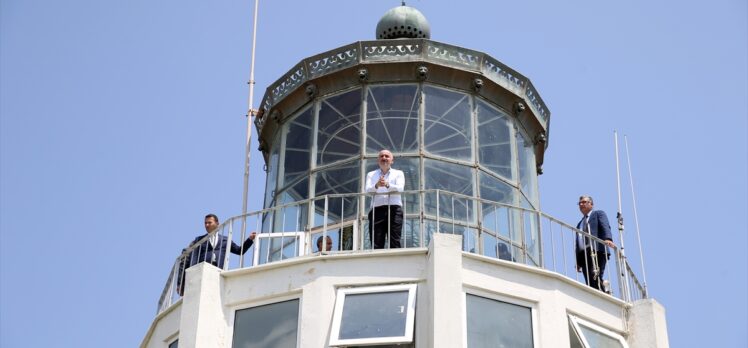 Ulaştırma ve Altyapı Bakanı Karaismailoğlu, Karaburun balıkçı barınağını ziyaret etti