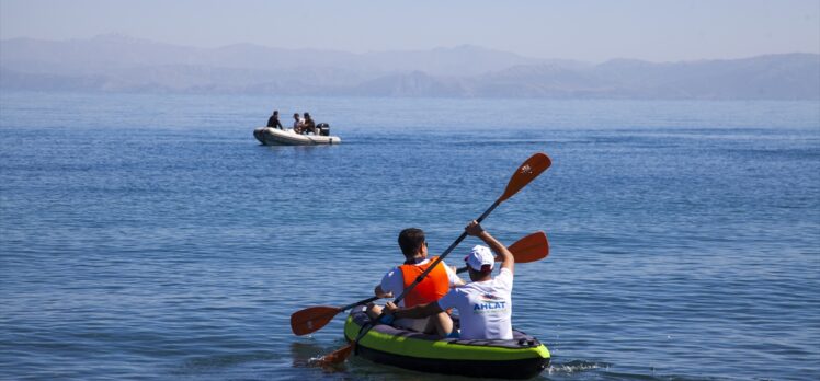 Van Gölü'nde su sporları etkinliği düzenlendi