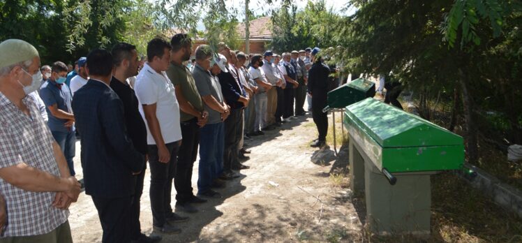 Afyonkarahisar'da baraj göletinde boğulan çocuk ile amcası defnedildi