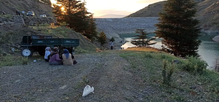 Afyonkarahisar'da baraj göletine giren çocuk ile amcası kayboldu