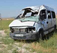 Ağrı'da minibüs devrildi: 3 ölü, 14 yaralı