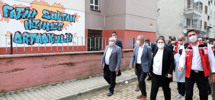 Aile ve Sosyal Hizmetler Bakanı Yanık, selden etkilenen Rize ve Artvin'de incelemelerde bulundu: