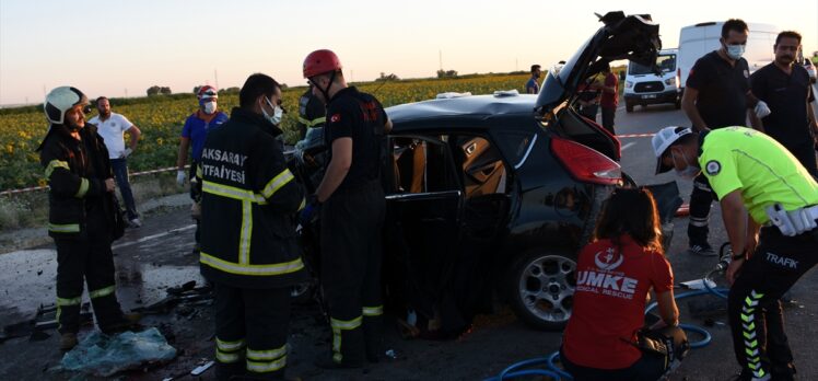 Aksaray'da gurbetçilerin bulunduğu otomobil düğün konvoyundaki otomobillerle çarpıştı: 2 ölü 6 yaralı