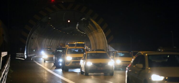 Anadolu Otoyolu'nun Bolu Dağı kesiminde zincirleme trafik kazası: 5 yaralı