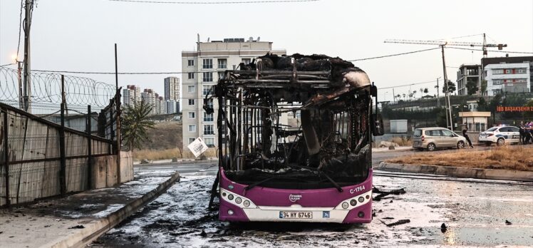 Başakşehir'de seyir halindeki özel halk otobüsünde çıkan yangın söndürüldü