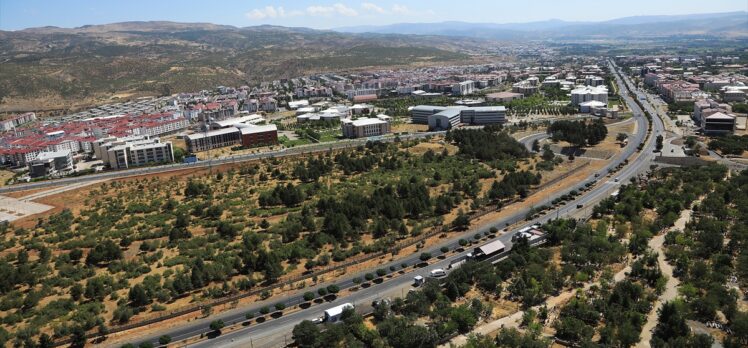 Bingöl'de jandarma ve polis ekipleri helikopterle trafik denetimi yaptı