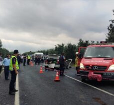 GÜNCELLEME – Bursa'da hafif ticari araç ile otomobil çarpıştı: 4 ölü, 5 yaralı