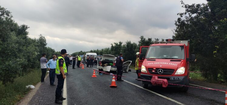 GÜNCELLEME – Bursa'da hafif ticari araç ile otomobil çarpıştı: 4 ölü, 5 yaralı