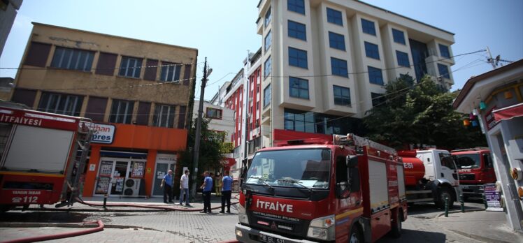 Bursa'da yangında mahsur kalan kedileri itfaiye kurtardı