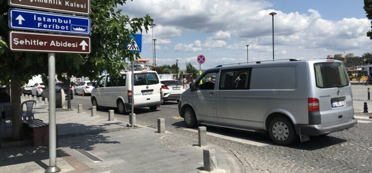 Çanakkale'deki feribot iskelelerinde tatilcilerin dönüş yoğunluğu sürüyor