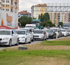 Çorum'da Kurban Bayramı tatili dönüşü dolayısıyla trafik yoğunluğu yaşanıyor