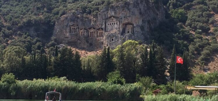 Dalyan'da çamur banyoları ve İztuzu plajı turistlerin vazgeçilmezi oldu