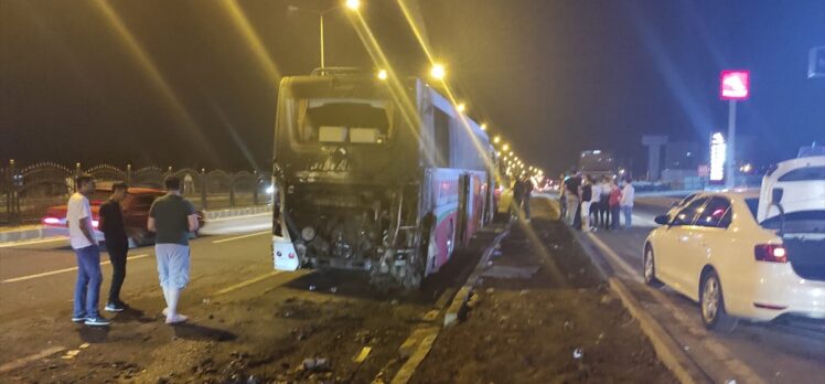 Diyarbakır'da seyir halindeki yolcu otobüsünde yangın çıktı