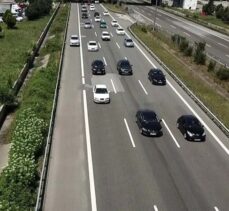 Düzce'de bayram trafiğinde emniyet şeridi ihlali drone ile tespit edilen 88 sürücüye ceza yazıldı