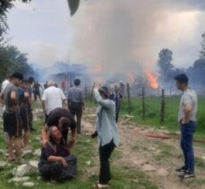 Düzce'de çıkan yangında hayvan besi çiftliği kullanılamaz hale geldi