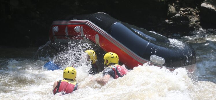 Düzce'de rafting tesislerinde bayram tatili yoğunluğu yaşanıyor