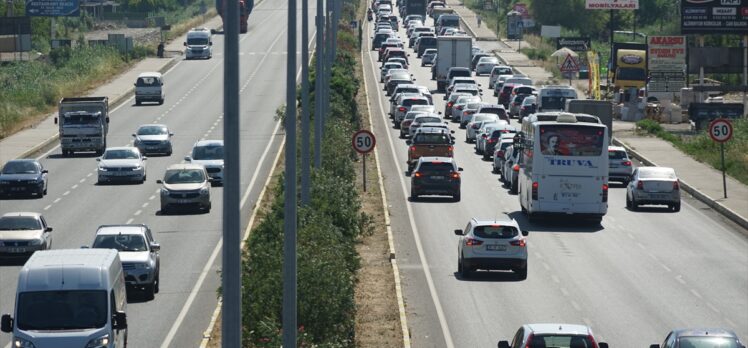 Edremit Körfezi'nde trafik yoğunluğu yaşanıyor