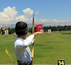 Erzurum'da geleneksel okçuluğun Açık Hava Türkiye Şampiyonası sıralama atışları yapıldı