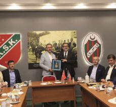 Gençlik ve Spor Bakanı Kasapoğlu, İzmir'de