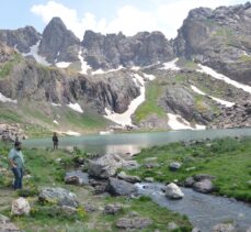 Huzurun adresi Cilo Dağları'nda erbane ve santur dinletisi