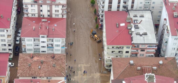 İçişleri Bakanı Süleyman Soylu, Artvin'de selin etkili olduğu alanları havadan inceledi