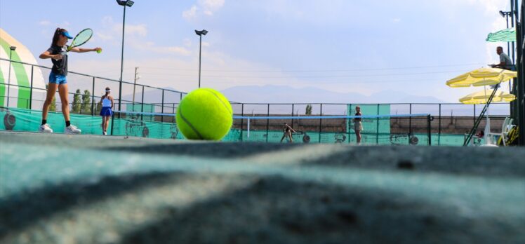 Iğdır'daki “Kayısı Kupası-Büyükler Yaz Kupası Tenis Turnuvası” sona erdi