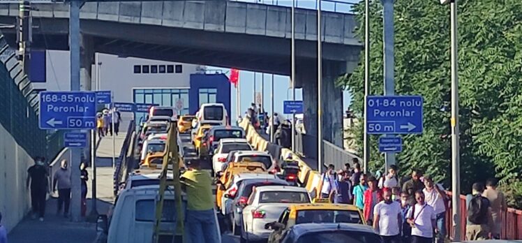 İstanbul 15 Temmuz Demokrasi Otogarı'nda bayram öncesi yoğunluğu