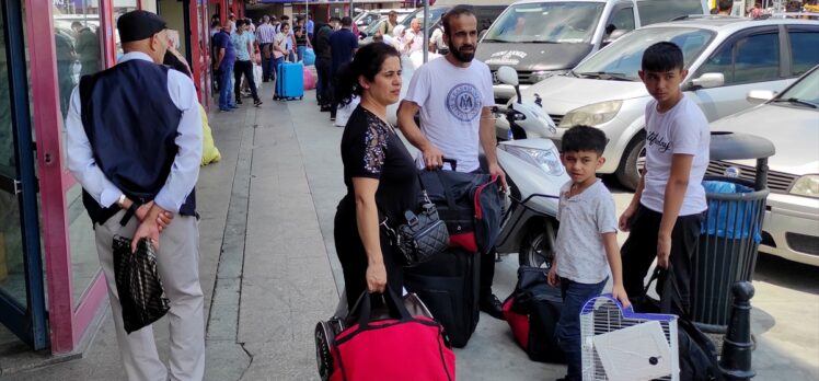 İstanbul'da bayram tatilinden dönüş yoğunluğu yaşanıyor