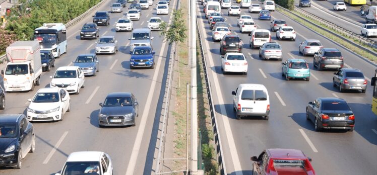 İstanbul'da bayram tatilinin sona ermesiyle trafikte yoğunluk arttı