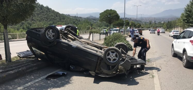 Karabük'te otomobil devrildi: 5'i çocuk 6 yaralı