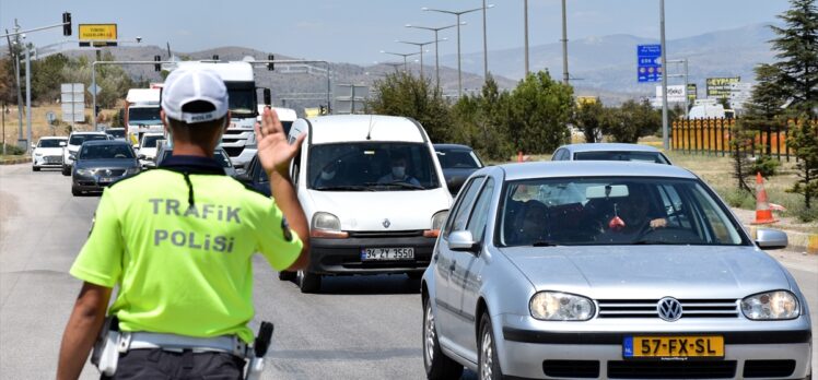 “Kilit kavşak” Kırıkkale'de bayram öncesi trafik yoğunluğu arttı