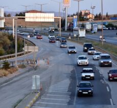 “Kilit kavşak” Kırıkkale'de bayram tatilinden son gününde yoğunluk devam ediyor