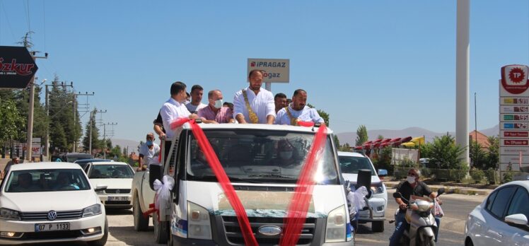 Kırkpınar başpehlivanı Ali Gürbüz, babasının mezarını ziyaret etti