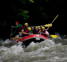 Maceraseverler Melen Çayı'nda rafting yaparak adrenalin depoladı