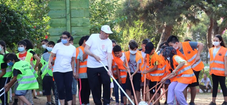 Milli Eğitim Bakanı Ziya Selçuk, Mersin'de ziyaretlerde bulundu