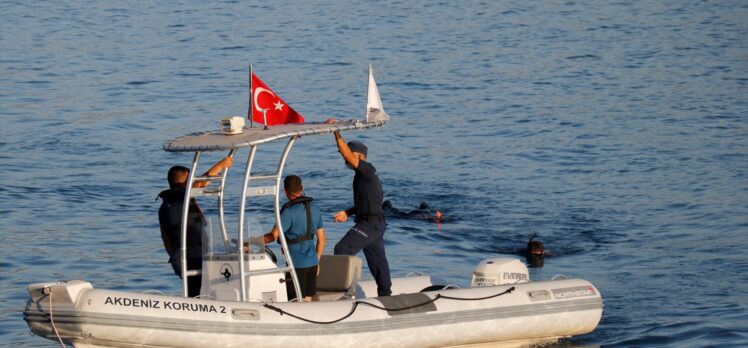 Muğla'da bir kişinin denizde kaybolduğu ihbarı ekipleri alarma geçirdi